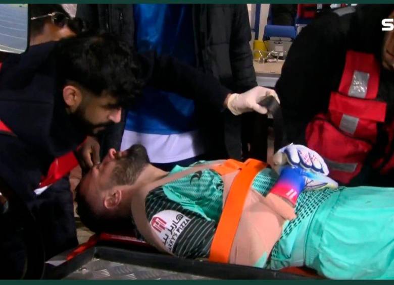 David Ospina salió en ambulancia tras grave lesión en partido en Arabia